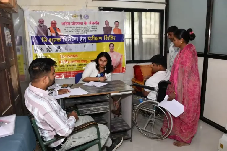 Gujarat Minister of State Nimuben Bambhaniya, ADIP camp for the differently abled was organized in Bhavnagar.