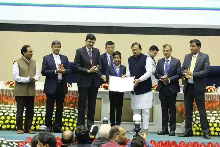 Surat student Makwana Krishna got 4th rank in the national painting competition organized by Government Surat student Makwana Krishna got 4th rank in the national painting competition organized by Government