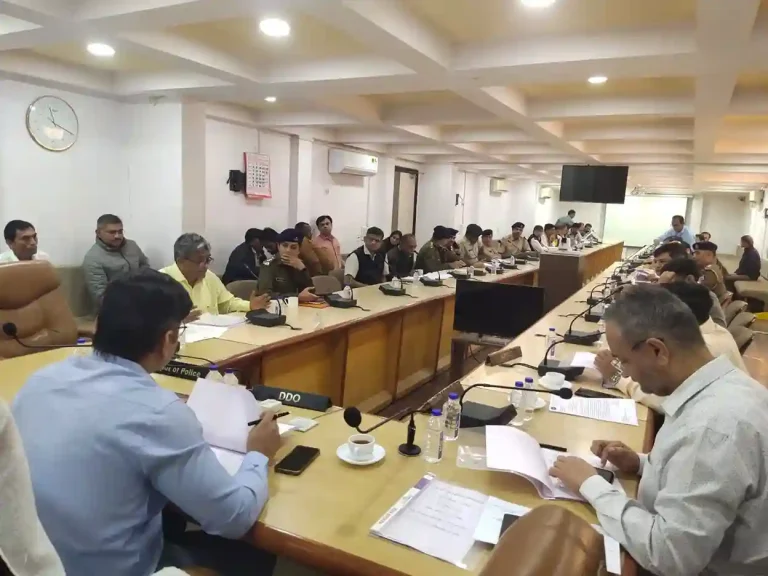 The District Development Officer, Resident Additional Collector, Bhavin Sagar and other officials were present to resolve the problem by immediately disposing of 23 applications on the spot.