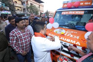 Health check-up and treatment facilities at home, Minister of State for Home Shri Harsh Sanghvi flagged off the mobile medical van and sent it off