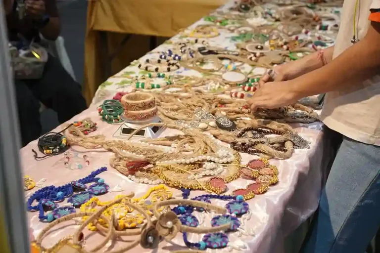 Saras Mela 2025 Saras mela organized at Adajan, in four days Rs. 4 crore Bumper Sale in four day