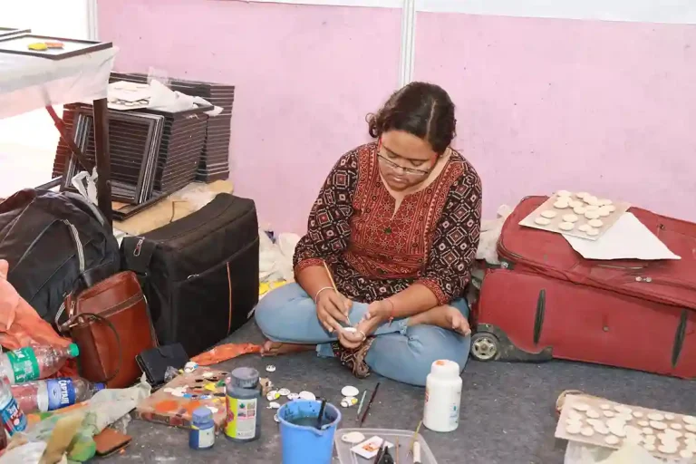 Saras Mela 2025 Sisters from West Bengal selling 3D paintings by making stones from waste tissue paper, sold paintings worth two lakhs at Saras Mela Saras Mela 2025 Sisters from West Bengal selling 3D paintings by making stones from waste tissue paper, sold paintings worth two lakhs at Saras Mela
