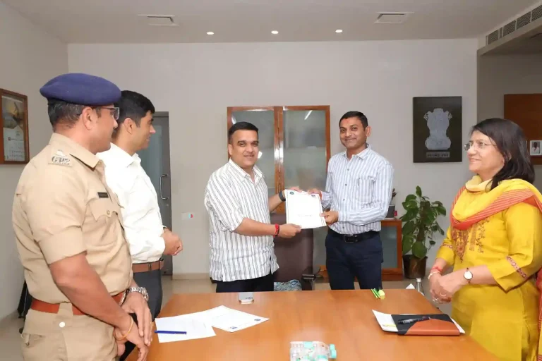 Tera Tujhko Arpan Gujarat police returns over Rs 2.07 crore of lost earnings to original owner in cyber fraud Tera Tujhko Arpan Gujarat police returns over Rs 2.07 crore of lost earnings to original owner in cyber fraud