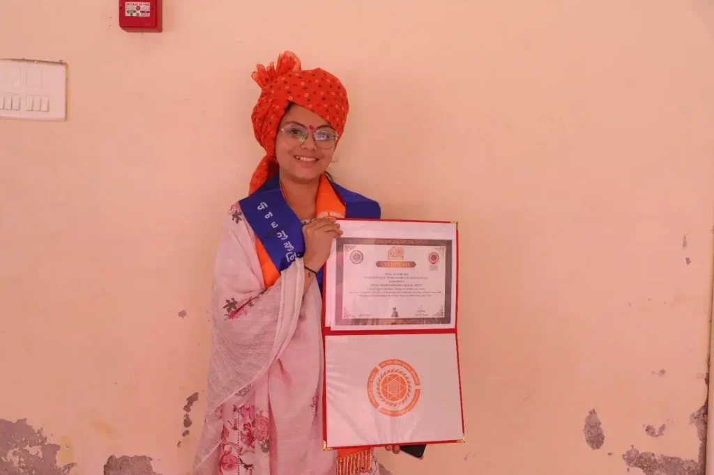 Veer Narmad University Vani Mistry of Wade Road won the gold medal by scoring 80.46 percent in her M.Com studies.