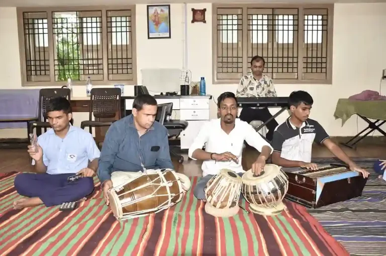 World Music Day 2025 melodious musical performance of the sighted children of Andhajan Mandal School, located in Ghoddod, excels in melody, rhythm and rhythm.