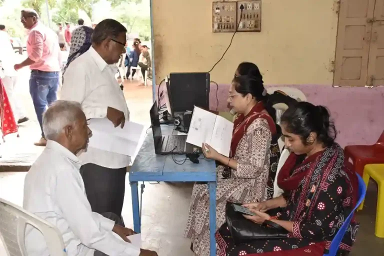 Ayushman Vay Vandana Scheme Gunwantbhai Gandhi, a 78-year-old retired teacher from Olpad, underwent free bypass surgery using the Ayushman Vayavand card.