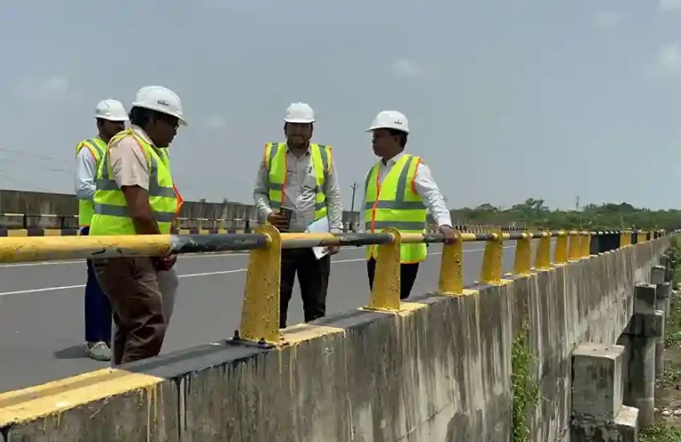 Surat Bridge InspectionInspection of 99 minor and major bridges completed in Surat district Three bridges closed for heavy vehicles (1) Surat Bridge InspectionInspection of 99 minor and major bridges completed in Surat district Three bridges closed for heavy vehicles