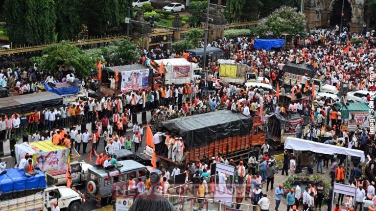 Maratha agitation Maratha Protestઆંદોલનકારીઓના વાહનોએ મુંબઈને બંધક બનાવ્યું