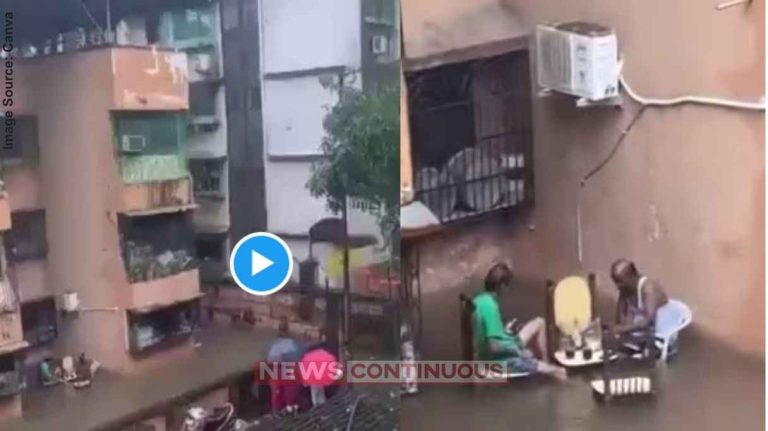 Mumbai Rains મુંબઈમાં ઘૂંટણસમા પાણીમાં ટેબલ ગોઠવીને બે વૃદ્ધ મિત્રો એ માણી પીણાંની મજા