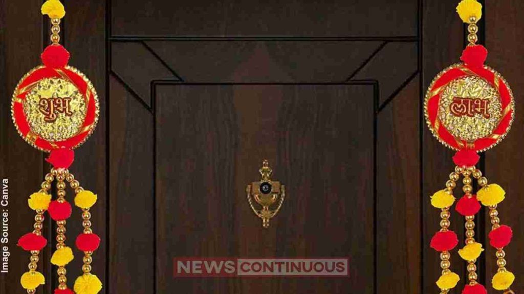 Vastu Tips વાસ્તુ ટિપ્સ ઘરના મુખ્ય દરવાજા પર લખો આ 'બીજ મંત્ર', સુખ-સમૃદ્ધિનો થશે વાસ