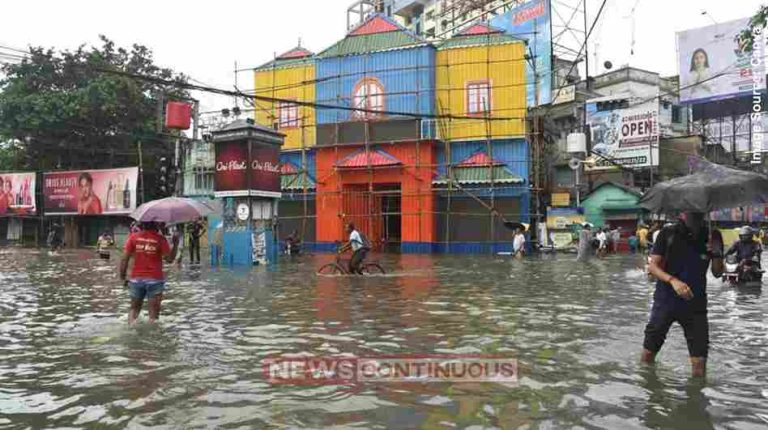 West Bengal કોલકાતામાં ભારે વરસાદથી જનજીવન ઠપ્પ