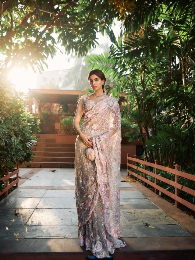 ફ્લોરલ સાડીમાં ખુબ જ સુંદર જોવા મળી ખુશી કપૂર, અભિનેત્રી ની તસવીરો થઇ વાયરલ