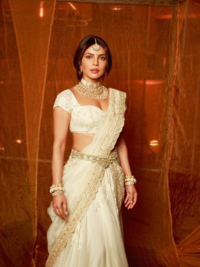 ‘વારાણસી’ ઇવેન્ટમાં પ્રિયંકા ચોપરાનો વ્હાઇટ લહેંગામાં દેશી લુક, ફેન્સ બોલ્યા- અપ્સરા