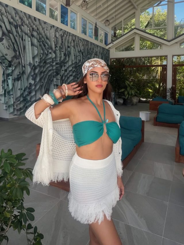 ક્રિસ્ટલ ડિસોઝા એ વધાર્યું ઈન્ટરનેટ નું તાપમાન, અભિનેત્રી એ શેર કરી તેના માલદીવ્સ વેકેશન ની તસવીરો