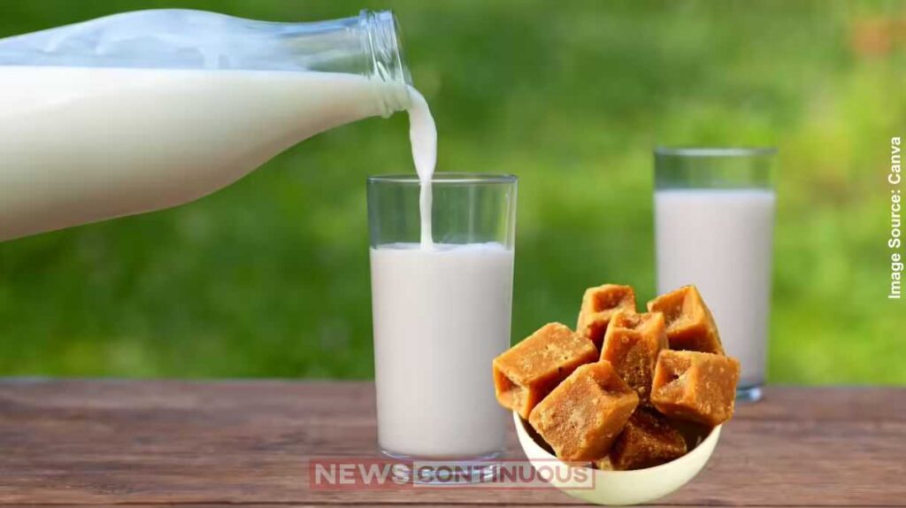 Milk Mixed with Jaggery રાત્રે સૂતા પહેલા ગરમ દૂધમાં ગોળ નાખીને પીવો