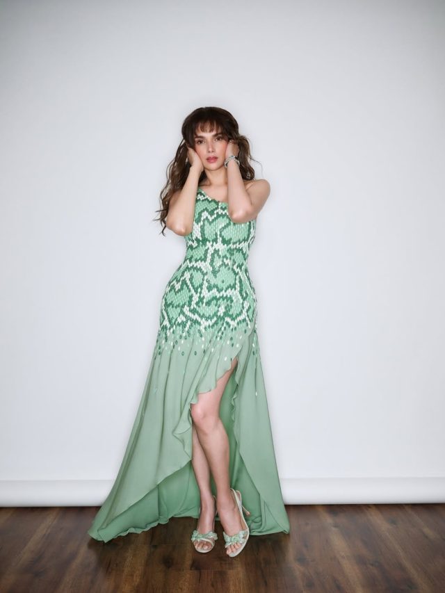 મરમેડ સ્ટાઇલમાં અદિતિ રાવ હૈદરીનો ગ્લેમરસ લુક, અભિનેત્રી ની તસવીરો થઇ વાયરલ