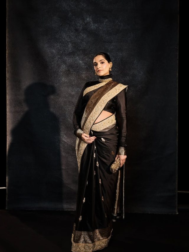 સોનમ કપૂરનો રોયલ અવતાર: બ્લેક સાડીમાં ફ્લોન્ટ કર્યો બેબી બમ્પ!