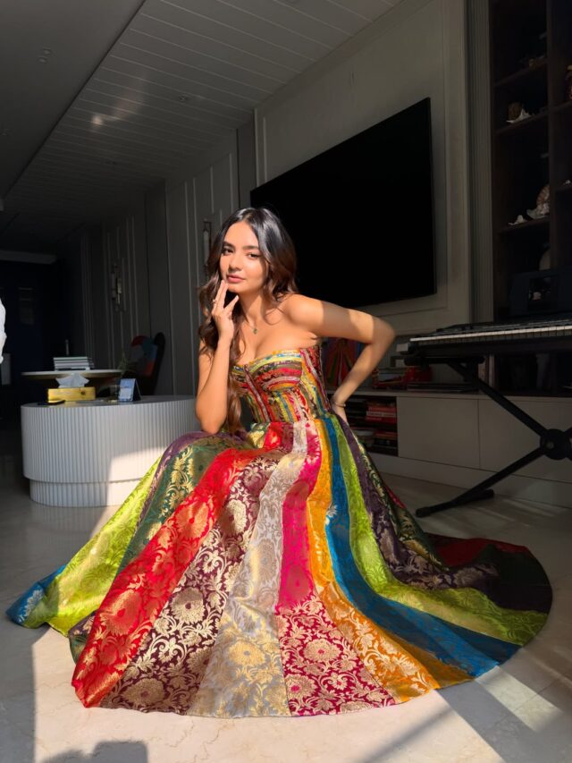 અનુષ્કા સેનનો મલ્ટીકલર અવતાર: ઓફ-શોલ્ડર ડ્રેસમાં મચાવી ધૂમ