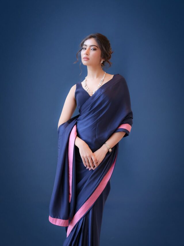 સારા અર્જુનનો દેશી લુક: બ્લુ સાડીમાં મચાવી ધૂમ