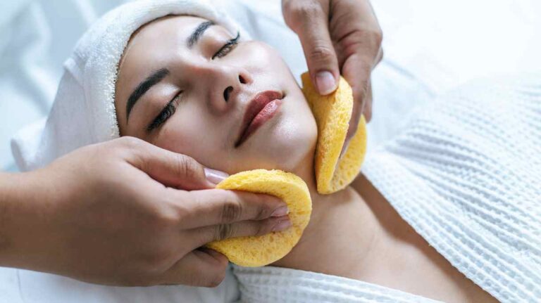 15-Minute Olive Oil Facial Massage Benefits for Hydration, Anti-Aging, and Natural Glow; Expert Tips for Glowing Skin.