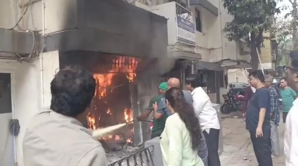 Fire breaks out in Sardar Akanksha Building at Borivali West; Alert residents prevent major disaster.