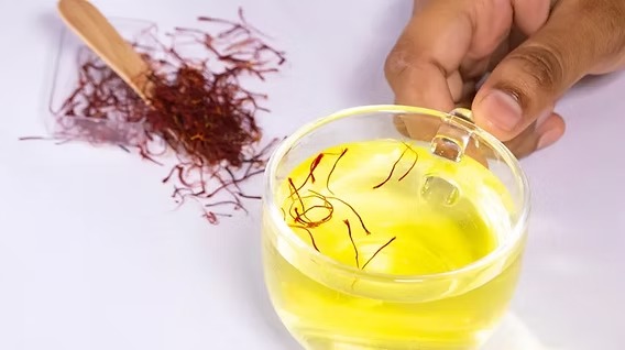 Saffron Water Benefits Drinking Kesar Water Daily Can Boost Immunity and Improve Mood; Learn How to Make It