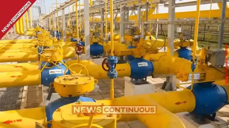 Iran-Israel War Impact in India Commercial Gas Supply Halted in Pune to Secure Domestic Stocks; Hotels and Industries Affected.