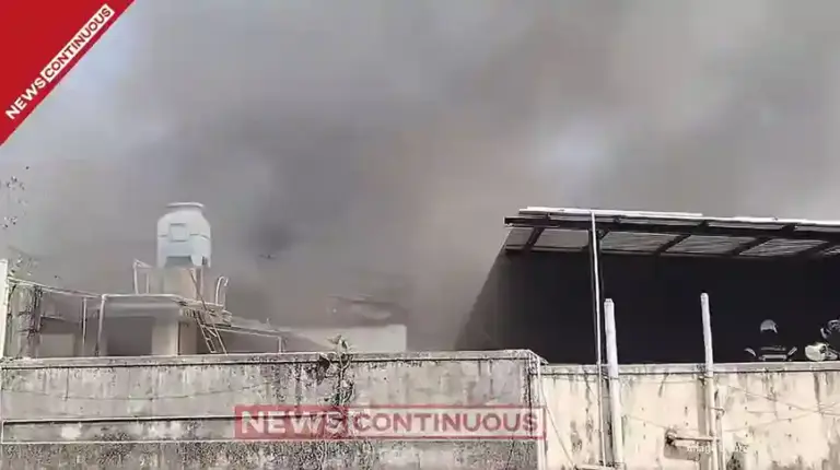 Major Fire Breaks out at Nand Bhavan Industrial Estate on Mahakali Caves Road, Andheri; Thick Black Smoke Engulfs Area, No Casualties Reported.