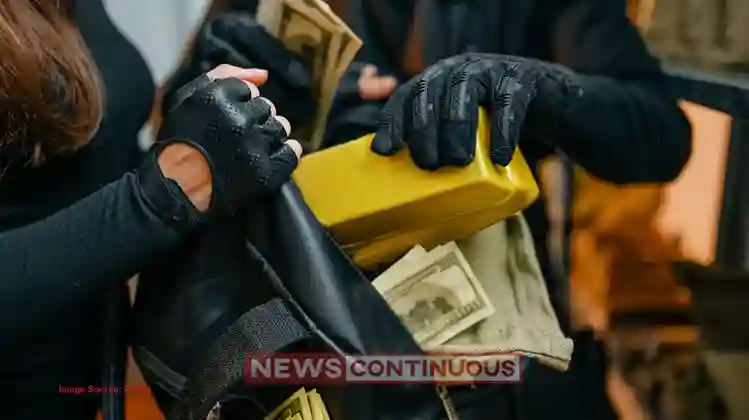 ‘Fake Police’ Duo Robs Dubai Returnee of Rupees 53,000 Near Mumbai Airport; Saki Naka Police Launch Probe into the Scam.