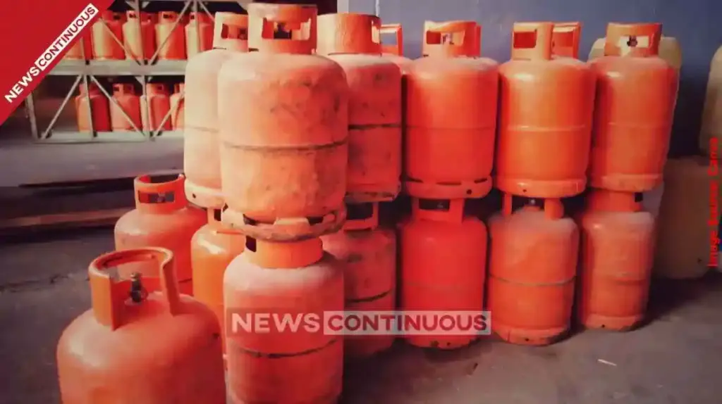 India Faces Major LPG Crisis Due to Iran-US War; Strait of Hormuz Blockade Impacts Supply.