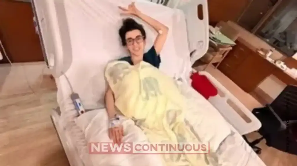 Saba Azad’s Health Crisis: Lost 4kg in 14 Days Due to Severe Infection; Hrithik Roshan’s Girlfriend Shares Emotional Post from Hospital.