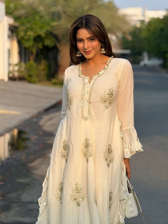 માહ-એ-રમઝાનમાં શ્વેત સુંદરી બની આમના શરીફ, જુઓ તસવીરો!