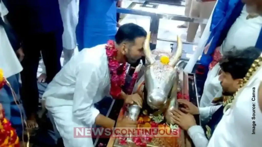 Akshay Kumar visits Mahakal Temple with Dimple Kapadia; Mother-in-law prays for 'Bhoot Bangla' success.