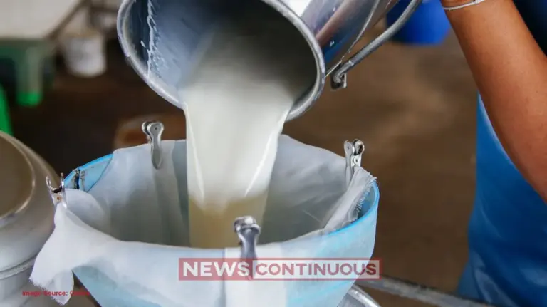 Milk Adulteration Racket Busted in Malad: Scammer used dirty water in branded packets; 473 liters seized.