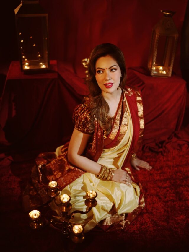 ટ્રેડિશનલ લુકમાં છવાઈ ગઈ ‘બબીતા જી’: સાડી અને લાલ લિપસ્ટિકમાં મુનમુન દત્તા નો દિલકશ અંદાજ!