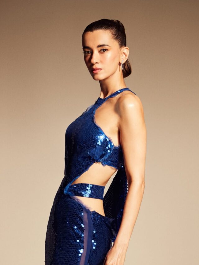 બીમારીને માત આપી સબા આઝાદનું ગ્લેમરસ કમબેક, બ્લુ આઉટફિટમાં જોઈ રિતિક રોશન પણ થયો ફિદા!