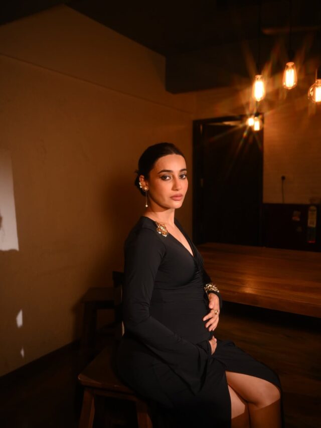 જોડિયા બાળકોની માતા બનશે સુરભિ જ્યોતિ! બ્લેક ડ્રેસમાં ફ્લોન્ટ કર્યો બેબી બમ્પ