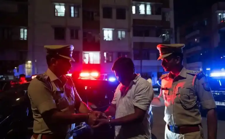 Mira Road POCSO Case Arrest। બળાત્કાર અને પોક્સો (POCSO) કેસનો ફરાર આરોપી મિરા રોડ પરથી ઝડપાયો ૨૯ મે સુધી પોલીસ કસ્ટડી