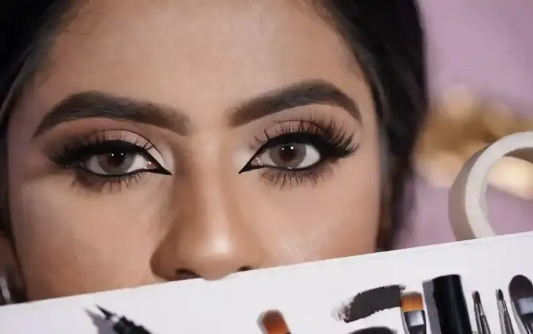 Eyeliner Hacks। પહેલીવારમાં જ બનશે પરફેક્ટ આઈલાઈનર, ફોલો કરો આ આસાન સ્ટેપ્સ અને ટ્રિક્સ