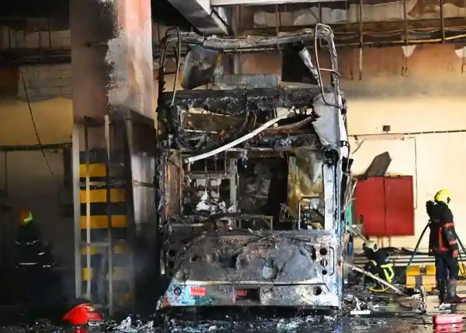 Mumbai Kurla Bus Depot Fire। મુંબઈના કુર્લા ડેપોમાં એસી ડબલ ડેકર બસ આગમાં બળીને ખાખ; મોટી હોનારત ટળી