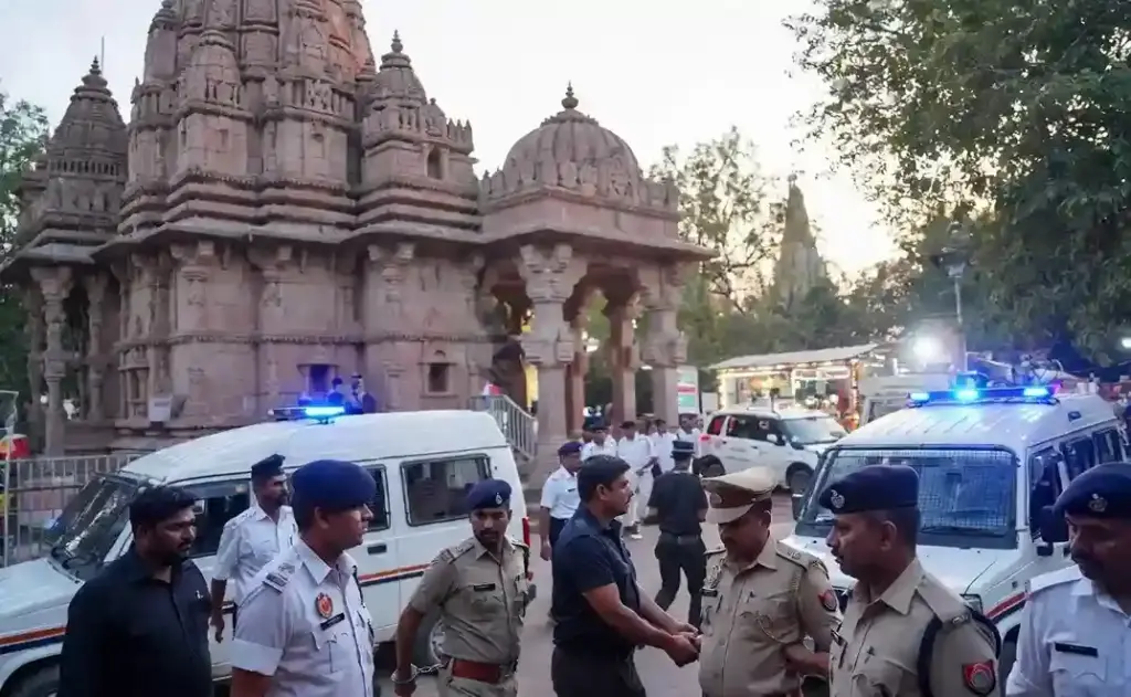 Shahzad Bhatti Module Busted| મંદિરો અને પ્રખ્યાત ઢાબા હતા આતંકીઓના નિશાને! દિલ્હી પોલીસે ISI ના મોડ્યુલના ૯ સાગરીતોને દબોચ્યા, મોટા હુમલાનું પ્લાનિંગ નિષ્ફળ
