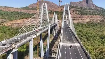 Mumbai-Pune Missing Link: Highway Police Crack Down on Tourists Stopping for Reels and Photos; Heavy Fines Imposed.