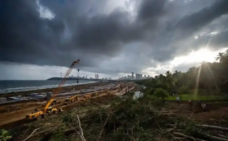 Mumbai Versova Dahisar Coastal Road। મુંબઈ કોસ્ટલ રોડ પ્રોજેક્ટ માટે ૧,૨૦૦ વૃક્ષો કાપવા મંજૂરી, ૭૦૦ વૃક્ષોને પનવેલમાં રીપ્લાન્ટ કરાશે