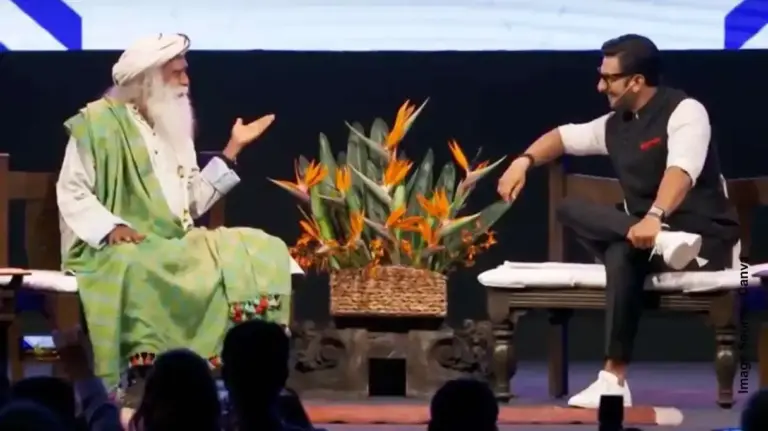 Ranveer Singh Sadhguru Video Viral ।‘ડોન ૩’ વિવાદ વચ્ચે સદગુરુ ના શરણે પહોંચ્યા રણવીર સિંહ પૂછ્યું ‘જીવનનો હેતુ શું છે?’, જાણો સદ્ગુરુએ શું આપ્યો જવાબ!