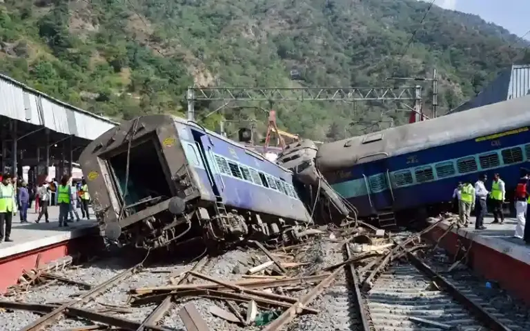 Rishikesh Train Accident। ઋષિકેશમાં મોટો ટ્રેન અકસ્માત! ઉજ્જૈન એક્સપ્રેસના ૩ ડબ્બા પાટા પરથી ઉતરી જતાં મચી ભારે અફરાતફરી, મુસાફરોના જીવ તાળવે ચોંટ્યા