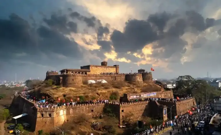 Kalyan Durgadi Fort| કલ્યાણના દુર્ગાડી કિલ્લા પર હાઈવોલ્ટેજ ડ્રામા! નમાઝ પઢવા મુદ્દે ભારે હોબાળો, વિરોધમાં શિવસેના અને ભાજપ આમનેસામને
