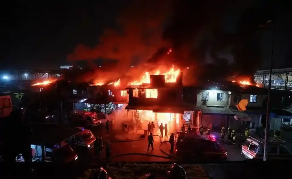 Thane Fire ઠાણે ગામદેવી માર્કેટમાં ભયાનક આગ, ફાયરમેન સહિત ૨ લોકોના મોતથી શોકનો માહોલ