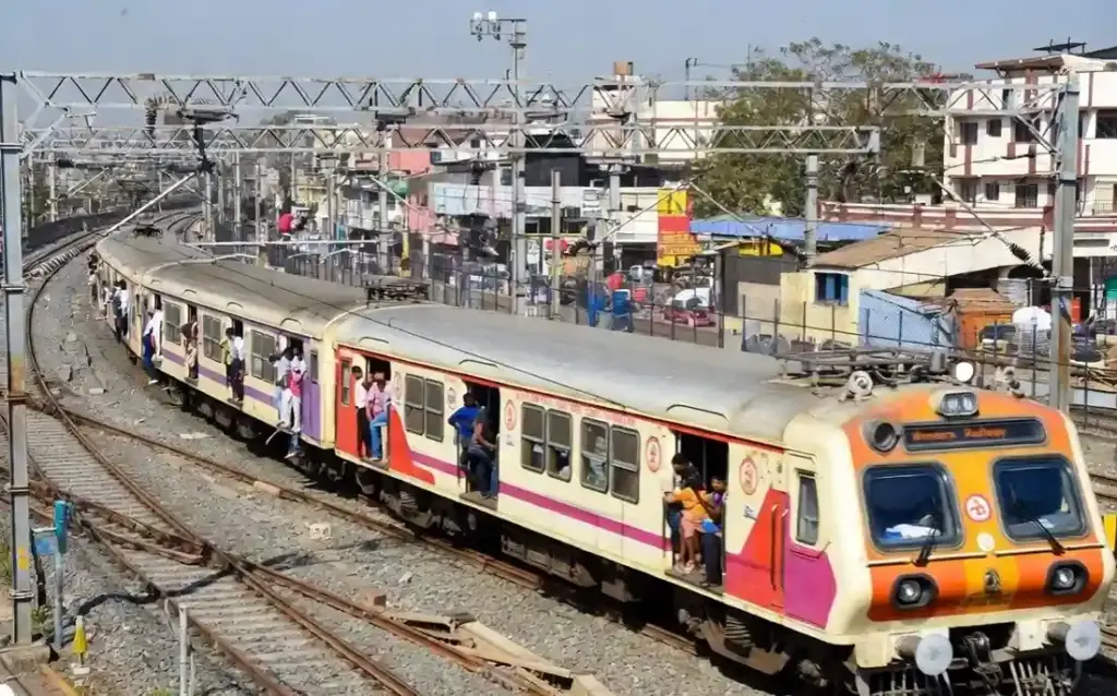 Western Railway Mumbai। લોકલ ટ્રેનમાં મુસાફરી કરતા વરિષ્ઠ નાગરિકો માટે આનંદના સમાચાર, પશ્ચિમ રેલવેએ આપી આ મોટી ભેટ