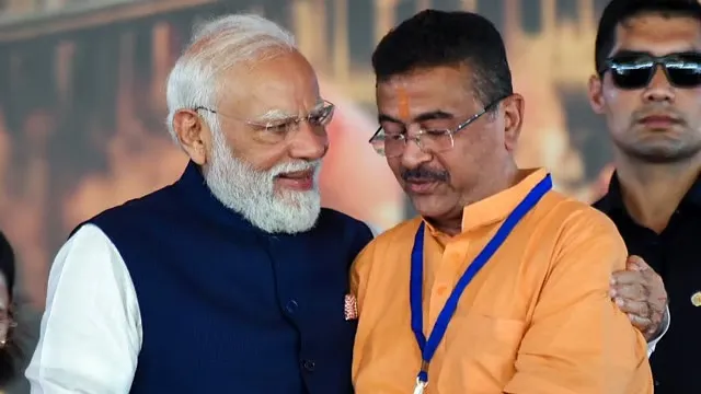 Suvendu Adhikari West Bengal CM| બંગાળમાં નવા યુગની શરૂઆત શુભેન્દુ અધિકારીએ લીધા CM પદના શપથ; PM મોદીએ સ્ટેજ પરથી જનતાને કર્યા ‘દંડવત પ્રણામ’