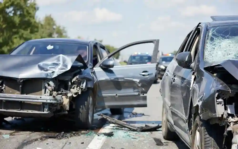 Accident on Western Express Highway વેસ્ટર્ન એક્સપ્રેસ હાઇવે પર અકસ્માત, પાર્લે બ્રિજ પાસે ઉત્તર દિશાની લેનમાં ભારે ટ્રાફિક જામ.